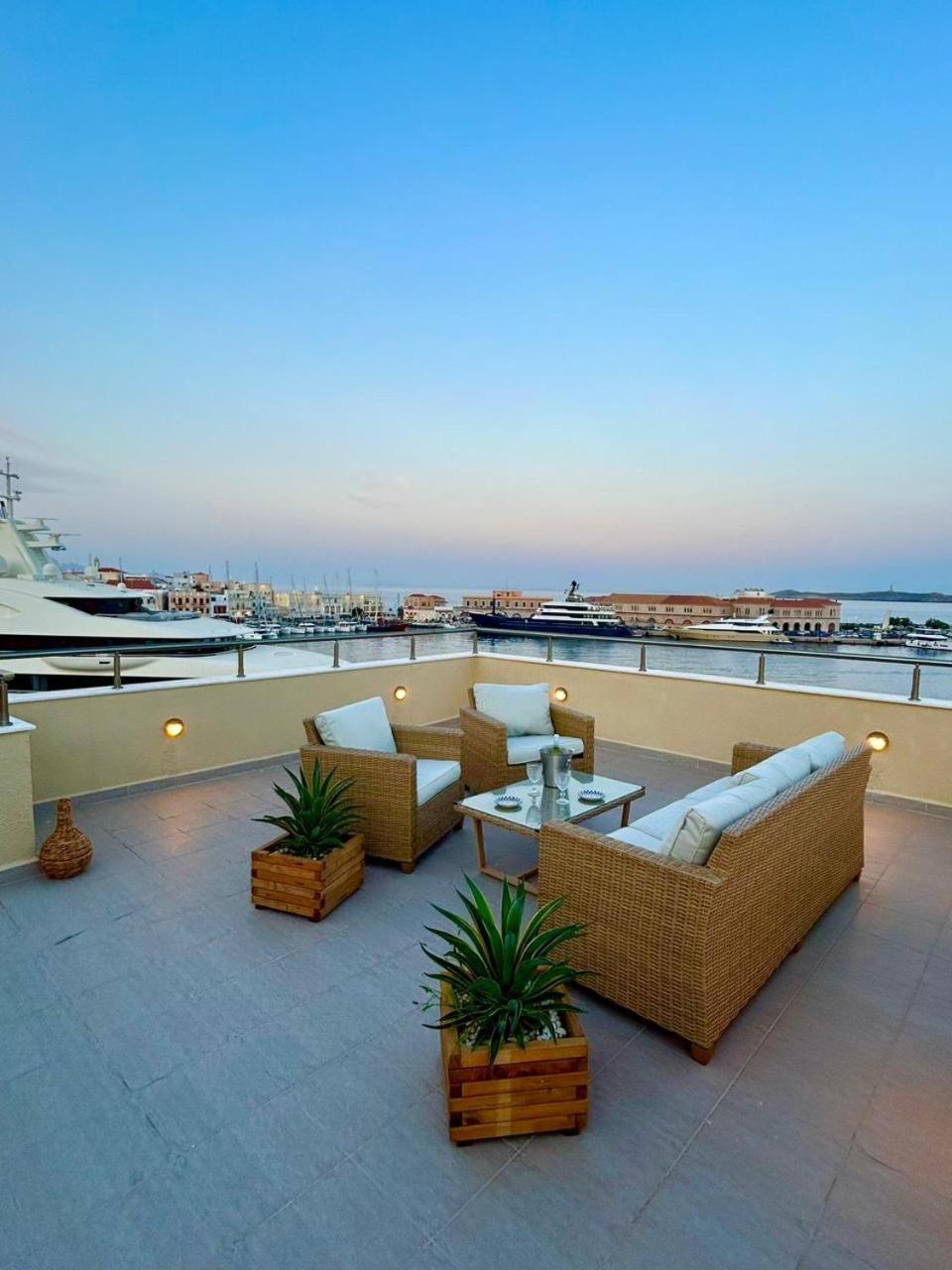 Emilia Suites Ermoupoli Exterior photo