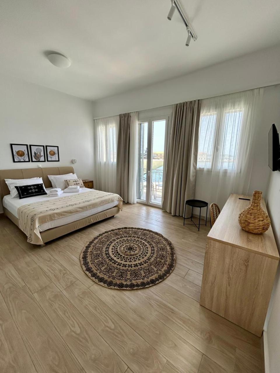 Emilia Suites Ermoupoli Exterior photo
